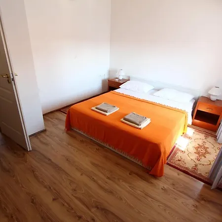 Neily Three-bedroom Appartamento Rovigno