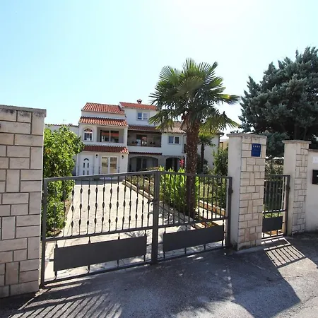 Neily Three-bedroom *