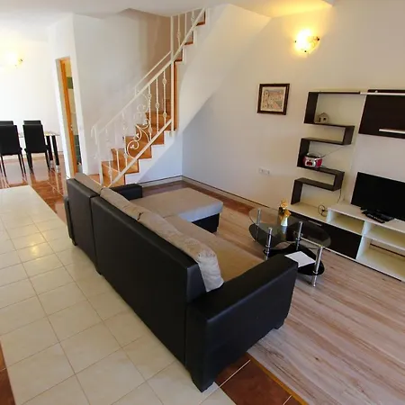 Neily Three-bedroom Appartamento *