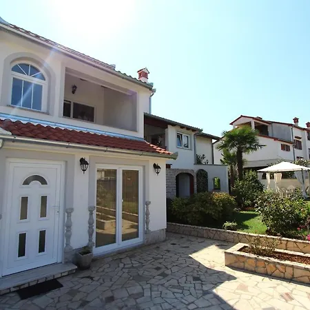 Neily Three-bedroom *